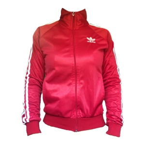 Adidas kofta - Svinsnygg adidas zipup i mycket bra skick! (Förutom att adidasloggan saknas på dragkedjan) Inget tryck på ryggen. Den är i small men lite liten i storleken. Skriv om du har några frågor🥰🥰