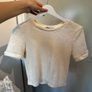 Zara topp - Zara topp med brodering 