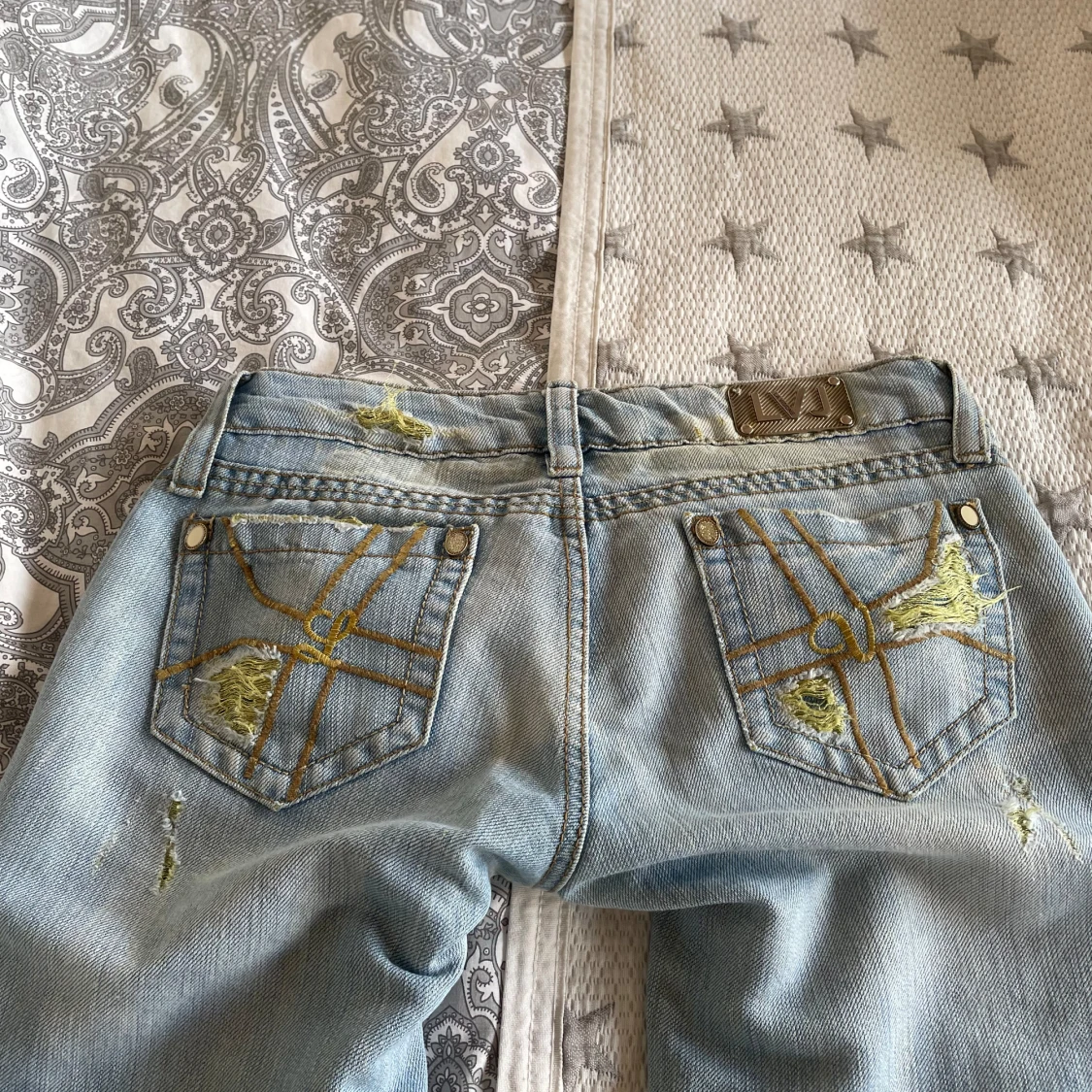 Bootcut Jeans med detaljer 