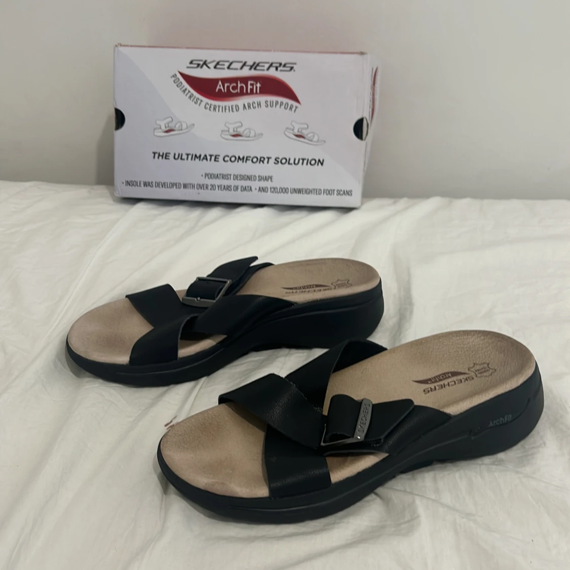 Skechers Go walk arch fit BBK svart, sandaler