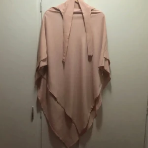 Ljud rosa khimar  - Fin men lite för stor på mig