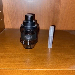 Spicebomb sample - Säljer en sample på 3ml från spicebomb orginal, mycket eftertraktad och väldigt god och kryddig parfum till vintern 