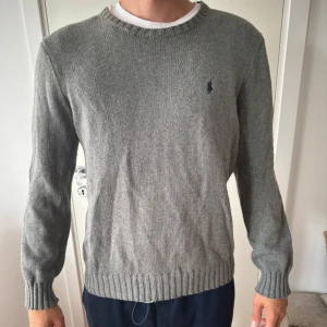 Ralph Lauren tröja - Stickad Ralph Lauren tröja i storlek M (herrstorlek).