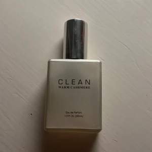 Clean parfym - Clean Warm Cashmere, säljs inte längre. Doftar som bal d'afrique av byredo. 