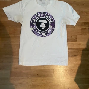 Aape/bape tröja - Köpt på aape affären i los angels. Storlek S