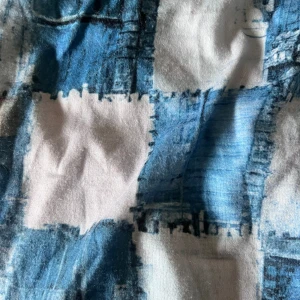 Somrig långärmad tröja/t-tröja med dragkrdja - Snygg och skön. Dragkedja framtill. Okänt märke (hittar ingen etikett). 