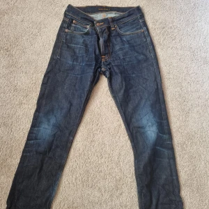 Nudie jeans - Hej, jag säljer ett par feta nudie jeans i modellen Lean dean.Dem är i fint skick. Nypris 1600kr. Mitt pris 450kr.😁 