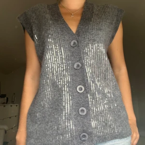 Glittrig kofta från zara - Söt glittrig kofta från zara.💖