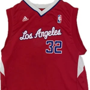 Blake Griffin La Clippers Jersey - Blake Griffin basketlinne från LA Clippers (lob city). Knappt använd, storlek S och sitter litet på mig som är S och 177cm. Köpt på beyond retro så troligtvis äkta!