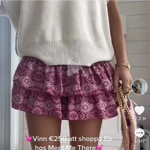 Meet me there kjol - Helt ny meet x tiger kjol!! Köpte på hemsidan men har aldrig använt sedan sist💞💞stretchig resår så skulle säga den passar från xs-m. 