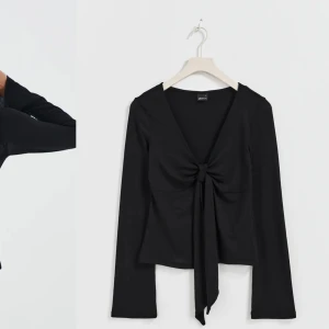 Populära tröjan från Gina💞 - Helt oanvänd stl M. Säljer då den är för stor för mig. Pris går att diskutera! 