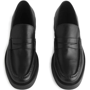 Helt nya arket loafers 38 - Nya loafers från arket i storlek 38!! Äkta läder. Originalpris 1890