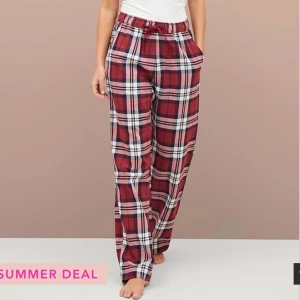 Mjukisbyxor - Helt oanvända. Köpta på Ellos för 299kr. Midja 41cm, går att knyta, innerbenslängd 77cm  ❗️Kom gärna med prisförslag