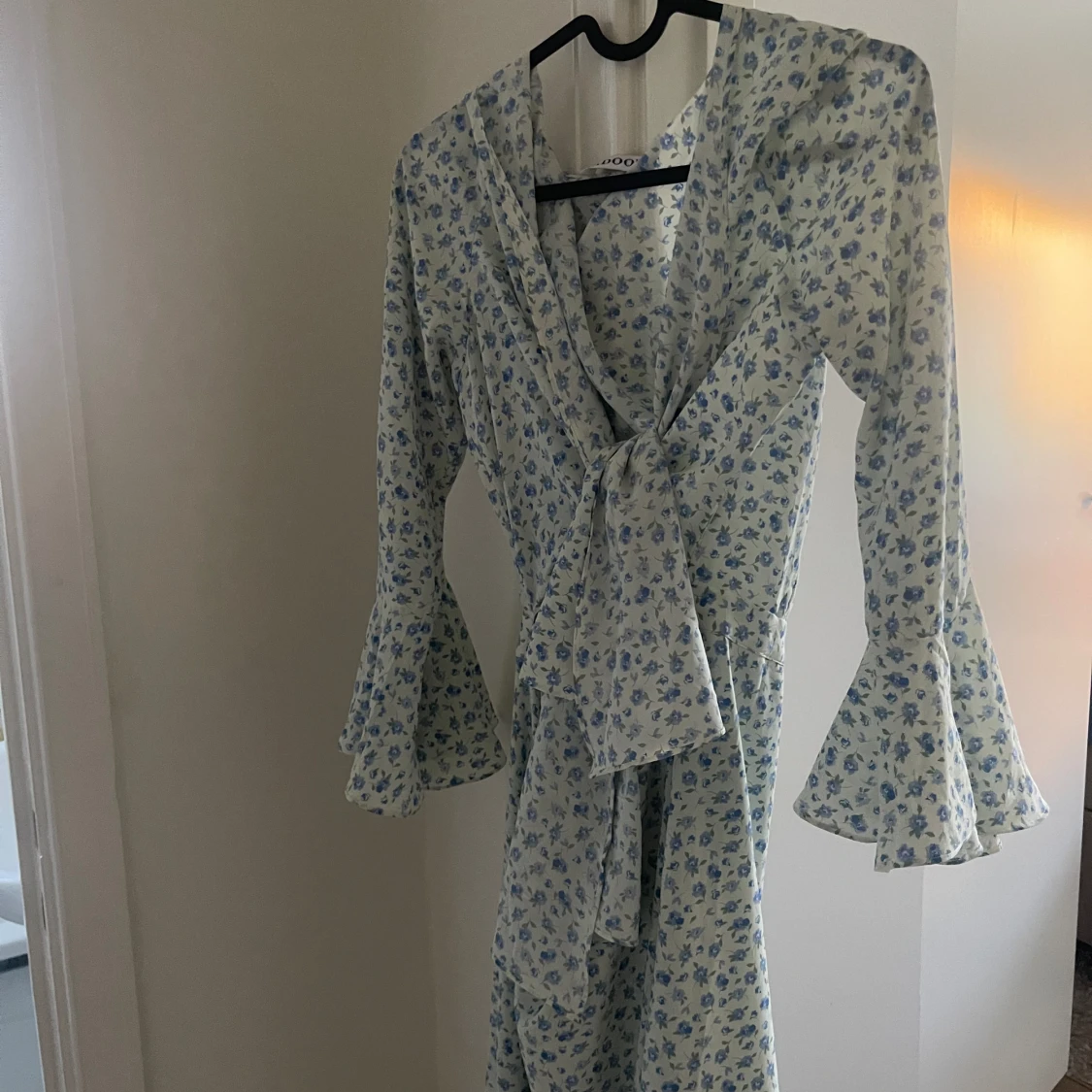 Adoore klänning blå/blommog