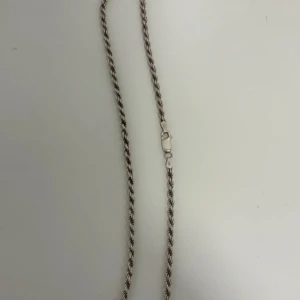 cordell halsband  - säljer mitt cordell halsband i äkta silver, pris kan diskuteras vid snabb affär 