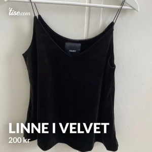 Linne/ top - Otroligt fint linne i svart "velvet" tyg, köpt för flera år sen men aldrig använd.🤍