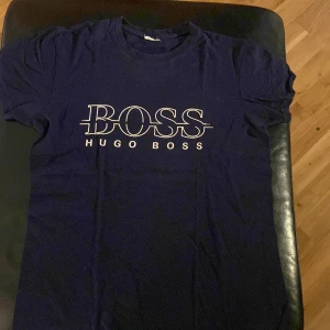 Tröja - Hugo boss tröja storlek M Använt skick. Pris kan diskuteras vid snabbaffär 