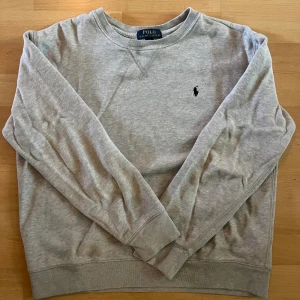 Ralph lauren tröja  - Ralph lauren sweatshirt i fint skick, strlk XS.