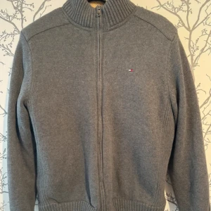 Tommy hilfiger Herrkofta - Tommy hilfiger Herrkofta med isolerat så kallat fårskinn.  Stick 9/10