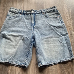 Shorts  - Använda bara 1 gång. Super bra skick. Köpte för 299kr