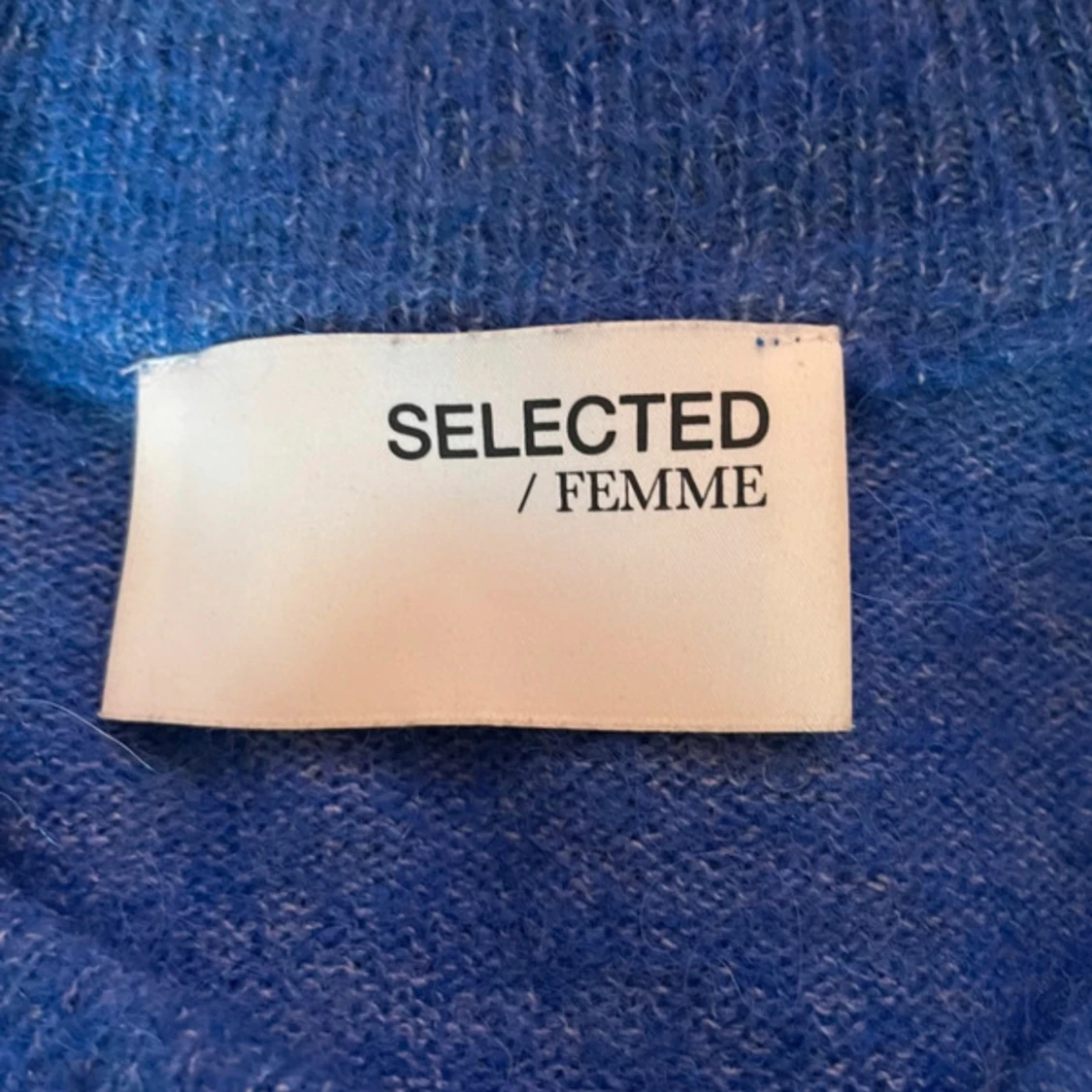 Blå finstrimlad tröja  - 91