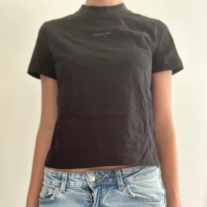 Calvin Klein T-shirt  - Skit cool Calvin Klein t-shirt som nästan aldrig använts. Pris kan diskuteras 