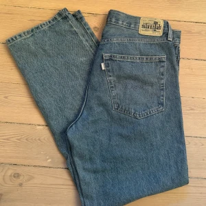 Silver tab Levis loosefit  - Knappt använda Levis loose fit. Sista bilden är passformen. :)