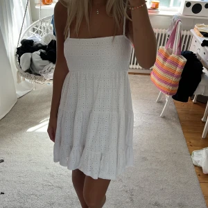 Klänning - Vit sommardröm