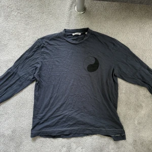 Our legacy work shop  - Bra skick inte blivit använd så mycket. Storlek M. 