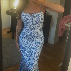 Lång klänning  - Perfekt klänning till sommaren som även är stretchig❤️ (Aldrig använd endast testad)