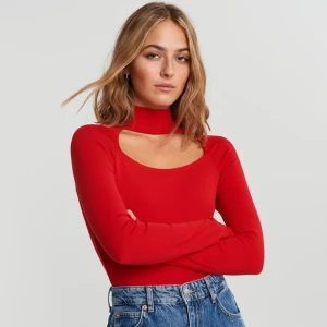 Gina topp - Topp i nyskick från Gina Tricot. Har samma i vit och svart. Prislapp kvar på den vita. 