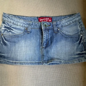 Jeans kjol - Jättefin kort jeans kjol💕 perfekt inför sommaren nu❤️