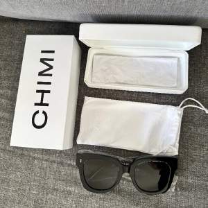 Säljer helt nya Chimi eyewear i färgen svart och modellen 008. 