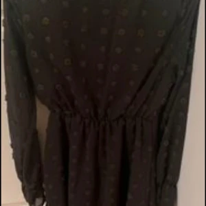 Klänning  - Grön klänning från SHEIN i stl S