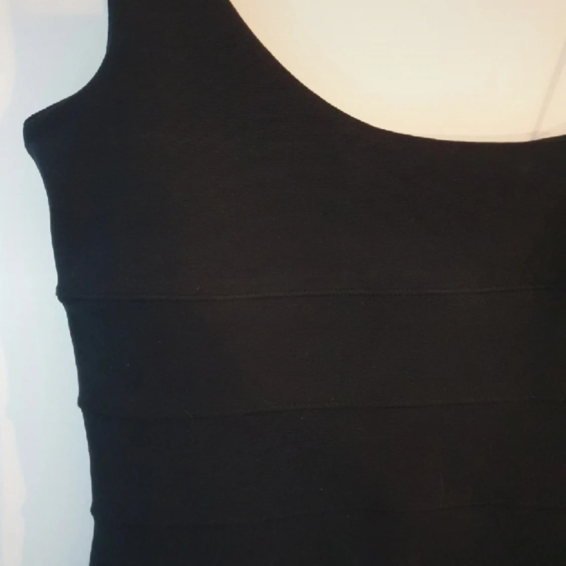 Klänning med tajt passform  - 90