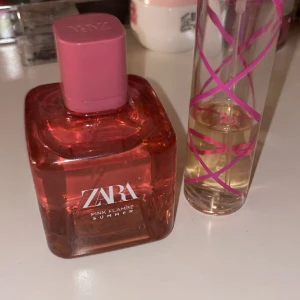 Parfymer  - Säljer en zara prfym som är en dupe av juicy couture viva la juicy för 99 kr mer90% är kvar.Pink sugar ca40% kvar för 50kr,om ni köper båda står jag för frakten !💖