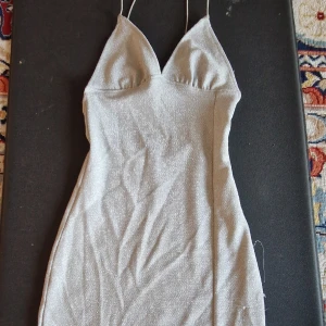 Klänning  - Finns en i ljusblå oxå :) 50 kr st