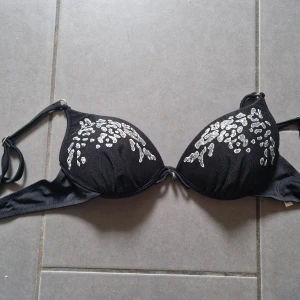 Glittrig bikini topp - Oanvänd för den passar ej på mig