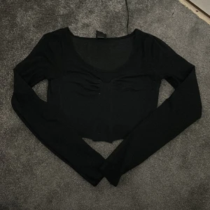 Fin tröja till salu - En fin tröja som aldrig används är till salu❤️