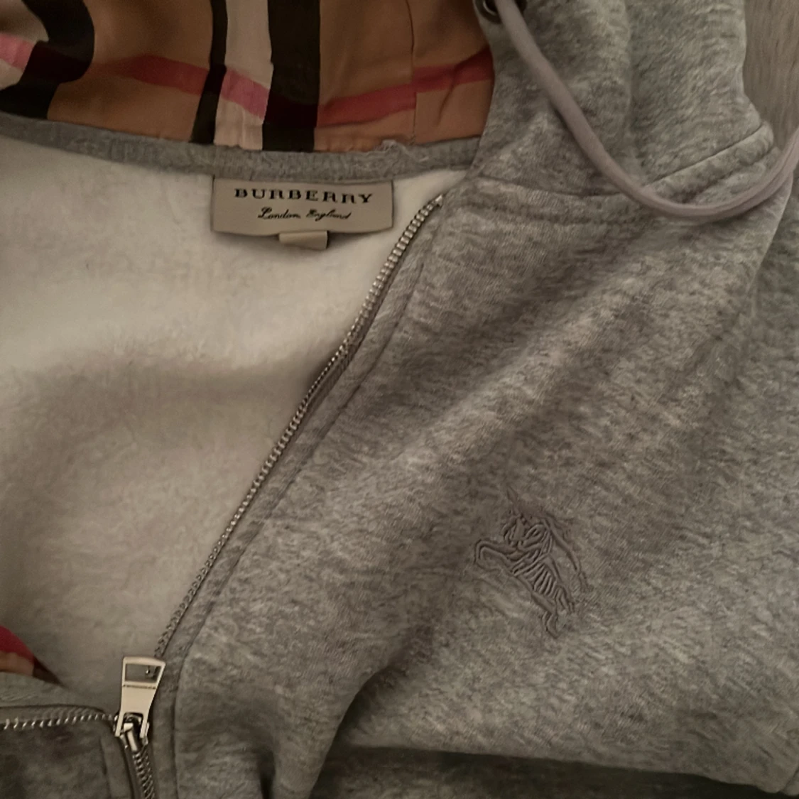 Säljer min burberry zip  - 90
