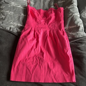 Klänning med fickor - Strl 40 Bra passform Inte mycket använd 