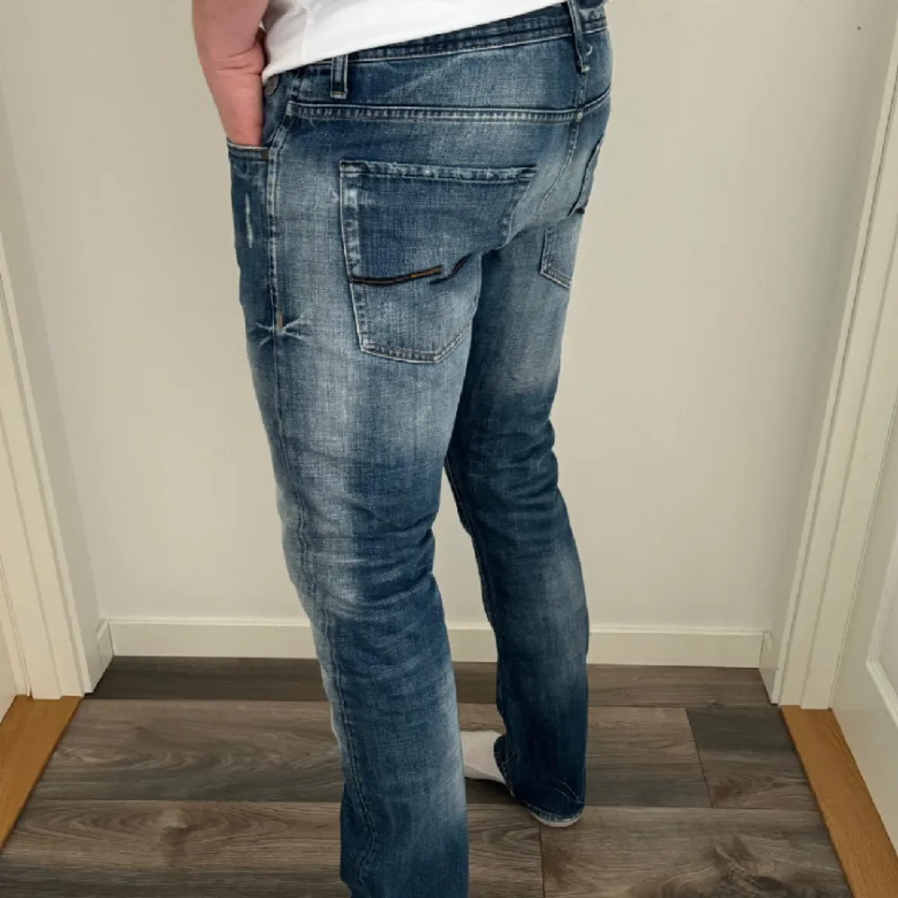 Sällsynta Jack and Jones jeans i storlek W32/L34. Riktigt feta och skick 9/10. Pris 349kr, tveka inte att höra av er om ni undrar något.. Jeans & Byxor.