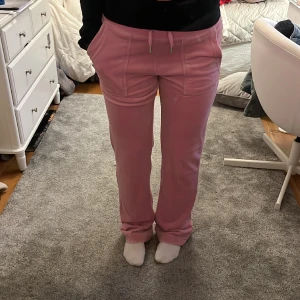 Juicy byxor  - söta rosa juicy byxor. Perfekt skick, använd fåtal gånger!!💘💗💖 priset kan diskuteras 
