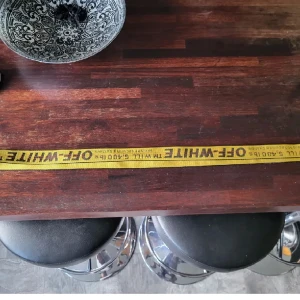 Off white - Säljer nu mitt offwhite bälte då de ej är min stil passar alla storlekar och stilrent. 9/10 skick.