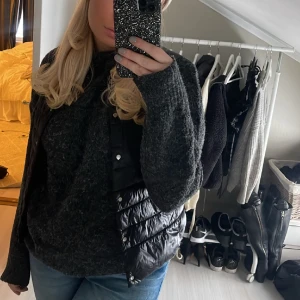 Väst - Superfin väst ifrån mango🖤säljer då den inte kommer till användning 
