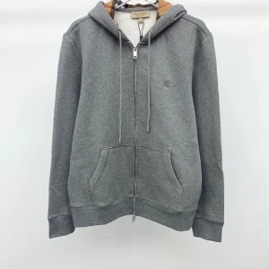 Burberry tröja  - Storlek: M aldrig använd 