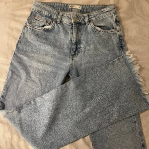 Jeans! - Supersnygga jeans ifrån Gina, storlek 36! Endast testade 1 gång så i nyskick☺️ 100kr eller bud 
