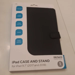 Ipad fodral - Svart ipadfodral 24×17 Säljes, felköpt Nypris 249:- Oöppnad