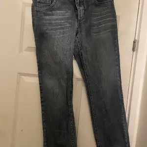 As snygga vintage jeans, motsvarar storlek 36/38/40 low waist