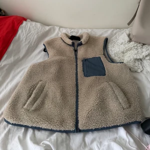 Täddy väst  - Bra skick 